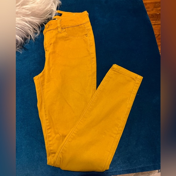 Mustard colored pants - Picture 3 of 6